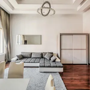 Amora Homes Basilica View Imperial -sas Street -need Reservation For Free Parking Appartamento